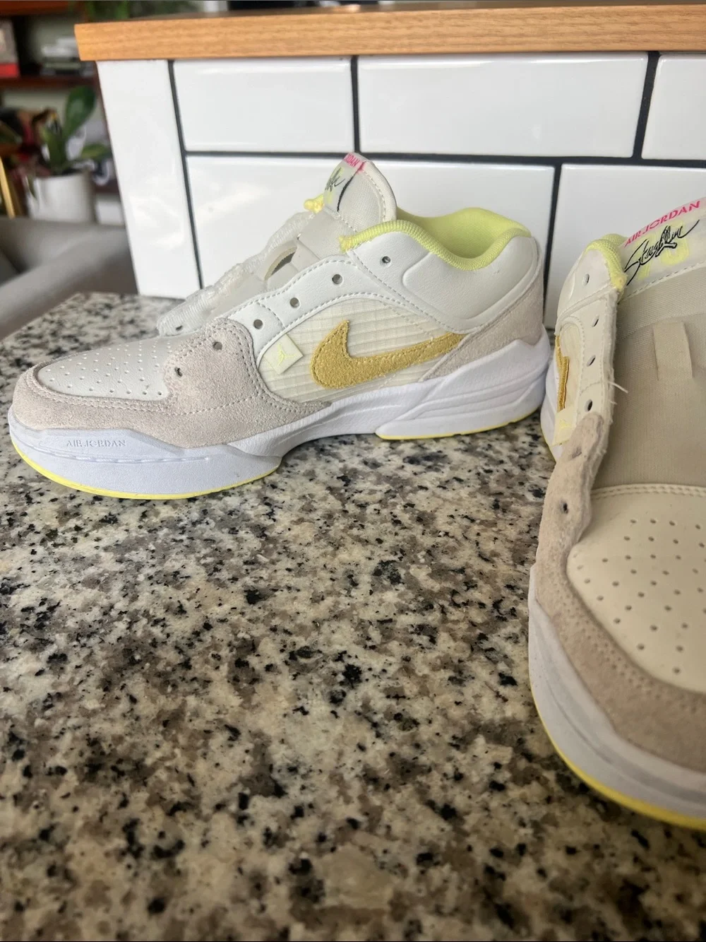 Nike Kids Low-Top Sneakers in Cream with Yellow Swoosh